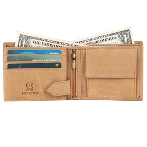 Portefeuille pour homme en cuir véritable de luxe, design fin, porte-cartes et compartiment à monnaie, idéal pour un usage quotidien, en vente - Product Image 5