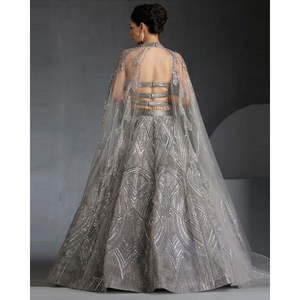 ชุดเลเฮนกาโชลีสำหรับผู้หญิง ดีไซน์สวยงาม พร้อมงานปักลายหรูหรา - Product Image 2