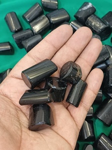 Pierre de tourmaline noire polie, cristal de mise à la terre pour la protection contre les énergies négatives et le blindage EMF - Product Image 5