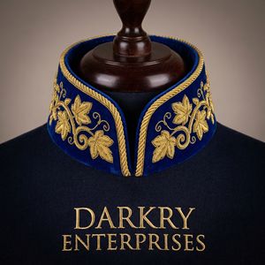 Servicio de Fabricación a Medida de Regalía con Bordado de Lingotes de Oro Hecho a Mano, Cuello Alto de Terciopelo Azul y Patrón de Hoja de Roble - Product Image 6