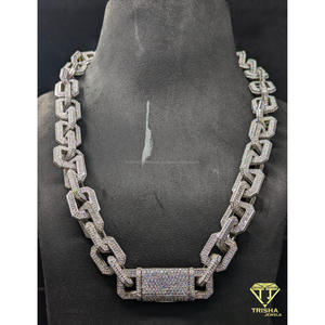 Collar moderno de eslabones cubanos con cierre de corona, diamantes cultivados en laboratorio de primera calidad, joyería urbana de Trisha Jewels - Product Image 3