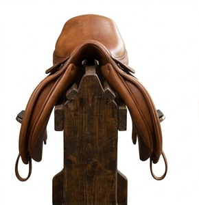 Silla de montar inglesa premium de cuero genuino marrón, equipo de equitación, diseño duradero y de larga duración. - Product Image 2