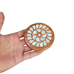 Ensemble de sous-verres en bois et nacre de haute qualité, écologiques, durables, faits à la main, élégants accessoires de table - Product Image 3