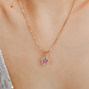 Pendentif en saphir rose plaqué or 18 carats avec motif fleur de cerisier et sertissage à griffes de perles - Product Image 4
