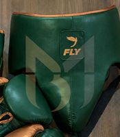 Ensemble de gants de boxe en cuir Fly Leather professionnels neufs et de protection pour la tête et le bas du corps, vert et or, fabrication pakistanaise.
