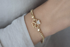 สร้อยข้อมือทองคำแท้ 14K ดีไซน์รูปหัวใจและใบโคลเวอร์สี่แฉก สร้อยข้อมือหัวใจใบโคลเวอร์สี่แฉกสำหรับผู้หญิง ของขวัญสุดหรูสำหรับผู้หญิง - Product Image 2