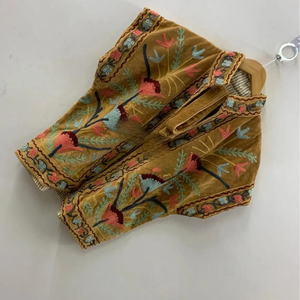 Gilet Suzani en velours floral d'inspiration vintage bohème veste de gilet brodée pour la saison d'hiver - Product Image 4