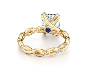 Anillo de compromiso de diamante cultivado en laboratorio de 1.10 quilates con corte cojín, anillo solitario de oro amarillo de 9K con diseño de vid retorcida y detalles de diamantes - Product Image 3