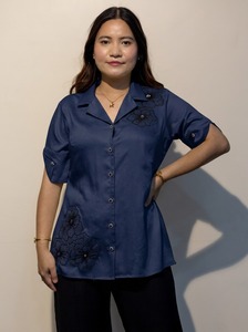 Chemise pour femme en coton 100% de qualité supérieure, bleu marine, pour un usage quotidien décontracté, chemise confortable, achat direct auprès du fournisseur, export en gros en provenance d'Inde - Product Image 2