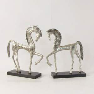 Estatua Decorativa de Caballo en Aluminio Fundido Contemporáneo para Decoración de Interiores Sofisticada con Acabado Elegante y Estructura Sólida - Product Image 3