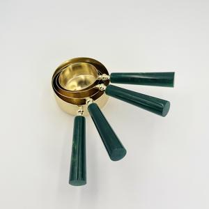 Tazas medidoras de acero inoxidable de alta calidad con revestimiento PVD dorado y mango de resina, aptas para lavavajillas, ecológicas, al por mayor, con MOQ bajo. - Product Image 2