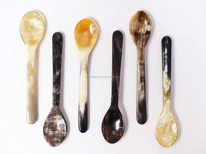 Cubiertos hechos a mano de la mejor calidad Cuerno de búfalo Cucharas de mango largo Cuerno Cucharas para servir ensalada Acero espejado por FWE - Product Image 4