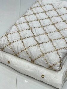 Tissu en soie douce de luxe très demandé avec broderie florale perlée pour chemisiers, jupes et vestes, disponible à bon prix - Product Image 3