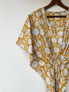 ชุดคลุมชายหาดลายสัตว์แบบใหม่ คอวี ปิดด้วยเชือกผูก ทรงปล่อยชายระบาย ผ้าฝ้ายอินเดียเนื้อนุ่ม แต่งลูกไม้ ยาวเต็มตัว สำหรับผู้หญิง - Product Image 2