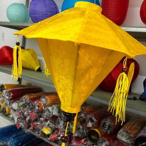 Linterna de Bambú Hecha a Mano en Vietnam, Decoración Colgante para Restaurantes, Fiestas y Bodas, Cubierta de Tela de Seda, Colorida, Venta al Por Mayor para Exportación - Product Image 1