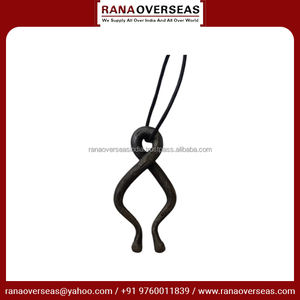 Élégant collier pendentif en métal moderne durable et parfait pour un usage quotidien Finitions uniques et Option cadeau unisexe - Product Image 4