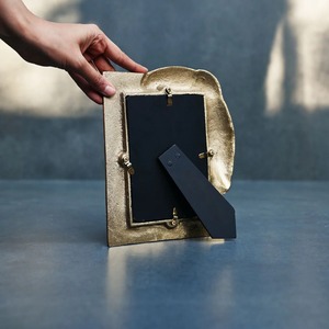 Creative Metal Photo <b>Frame</b> <b>with</b> Toucan Design Embossed Pattern Vertical Tabletop Display Handmade Decorative Picture Holder - Product Image 2
