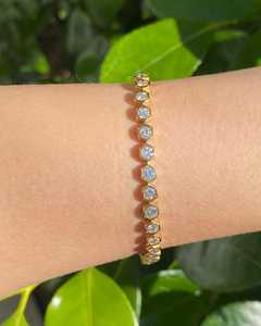 Pulsera de tenis hexagonal de oro macizo de 14k al por mayor con diamantes cultivados en laboratorio de corte redondo de 7.65ct, diseño único para uso diario y en capas, fabricación de enlaces. - Product Image 1