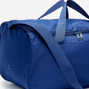 Sacs de sport personnalisés d'usine OEM, sacs de sport portables pour la salle de sport avec logo personnalisé, sacs de sport de haute qualité au design premium - Product Image 2