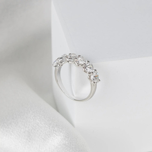 Anillo de Diamante Cultivado en Laboratorio con Corte Corazón de 1.90 Quilates, Banda de Media Eternidad en Oro Blanco de 14K, Anillo de Boda Apilable para Mujer - Product Image 3