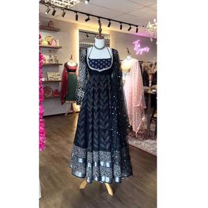 นำเสนอชุดอนารกาลีดีไซน์ใหม่ในสไตล์หรูหราพร้อมงานปักมือและงานปักลายสวยงาม จำหน่ายในราคาขายส่ง - Product Image 1