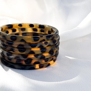 กำไลข้อมือทำมือจากเขาควายธรรมชาติ ทนทาน รูปทรงตามสั่ง ลายสัตว์ สีดำและสีน้ำตาล สำหรับคริสต์มาส โดย f s I - Product Image 2