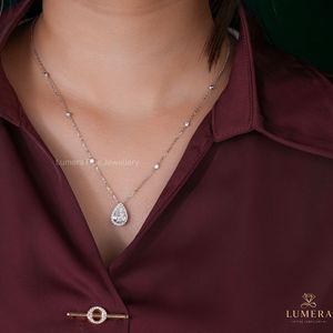 Collier pendentif en diamant de laboratoire de forme poire certifié IGI avec halo et chaîne à maillons diamantés, bijoux minimalistes pour femmes - Product Image 3