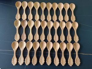 Cuchara de servir de madera tallada a mano de Vietnam, mango rústico con forma de rama, herramienta de cocina única para mezclar, artesanía artesanal de Vietnam - Product Image 5