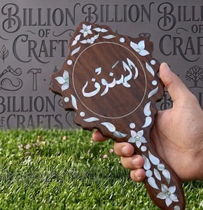 Espejo de belleza de madera artesanal tradicional con intrincado mosaico de nácar para souvenirs y regalos del Medio Oriente - Product Image 3