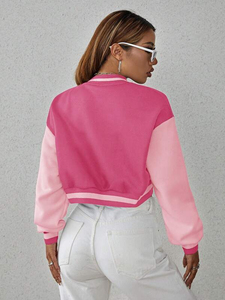 Chaqueta Varsity Corta Rosa Personalizada para Mujer, Chaqueta Bomber de Béisbol con Mangas en Contraste de Color Sólido, Estilo Corto para Otoño, OEM - Product Image 3
