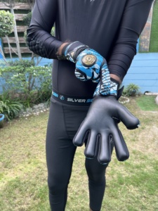 Gants de gardien de but de football sur mesure de haute qualité, découpe des doigts négative, respirants, en latex allemand de 4 mm, poignées légères - Product Image 5