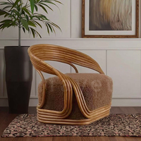 Sofá de lectura individual de ratán natural para espacios habitables interiores con espuma de alta resistencia para una comodidad y relajación excepcionales.