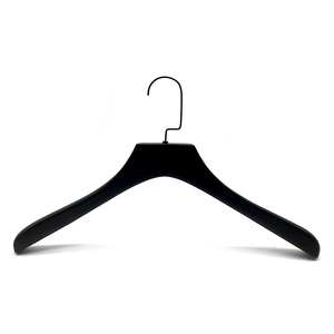 Cintres en bois noir personnalisés de haute qualité avec logo pour manteaux épais pour hommes - Cintre élégant et simple - Product Image 2