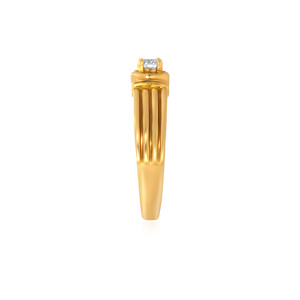 Anillo Solitario Eternal Shimmer para Hombre, Anillo de Oro Amarillo de 14K con un Diamante Solitario de Corte Redondo sobre una Base Pulida con Múltiples Ranuras - Product Image 4