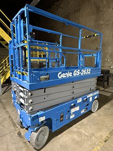 รถยกกรรไกรไฟฟ้า Genie GS-2632 ปี 2026 แพลตฟอร์มยกไฮดรอลิกขนาดกะทัดรัด ความสูงทำงาน 32 ฟุต อุปกรณ์ยกสำหรับงานอุตสาหกรรม - Product Image 3