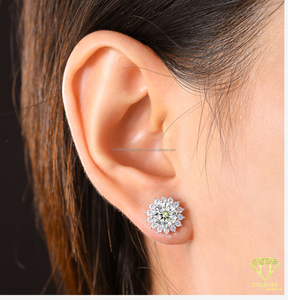 Pendientes Redondos de Plata 925 con Diamante Moissanite, Joyería de Lujo Brillante para Mujer, Venta al por Mayor y al Detal - Product Image 2