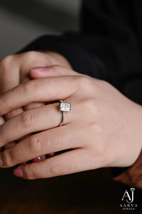 แหวนหมั้นมอยส์ซาไนต์ทรงเรเดียนท์คัทจาก AARVA JEWELS ดีไซน์เรียบหรู ตัวเรือนเงินชุบทอง ได้รับการรับรองจาก IGI เครื่องประดับสำหรับผู้หญิง - Product Image 2