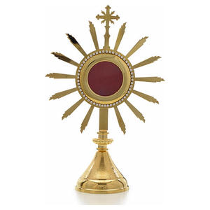 Relicario de latón elegante dorado con centro rojo y cruz superior, forma tradicional de rayos de sol, decoración interior para el hogar, regalos para bautizo y iglesia. - Product Image 1