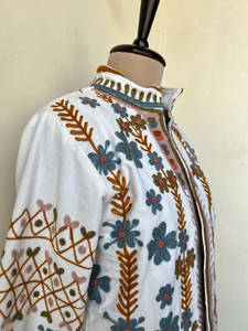 Veste kimono en velours faite à la main, broderie Suzani, poche avant |   Couette matelassée respirante et écologique 100% coton Automne/Hiver - Product Image 2