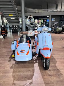 มอเตอร์ไซค์ไซด์คาร์ 250 ซีซี 2 ที่นั่ง รับน้ำหนักได้มาก 70 กม./ชม. ยูโร 5 ตัวถังเปิด 12 โวลต์ 5 เกียร์ พร้อมเกียร์ถอยหลัง - Product Image 1