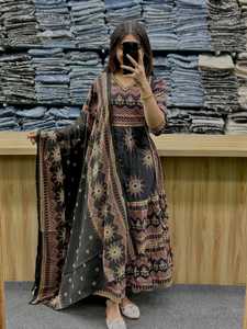 Conjunto de Vestido Anarkali de Algodón Puro Premium con Pantalón y Dupatta, con Trabajo Artesanal, Compre Directamente del Proveedor Indio a Precio de Mayoreo - Product Image 2