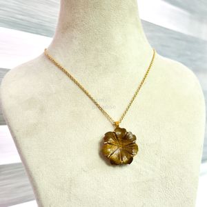 Collar con colgante de ojo de tigre natural para mujer, colgante floral de cristal de ojo de tigre tallado a mano, joyería hecha a mano - Product Image 6