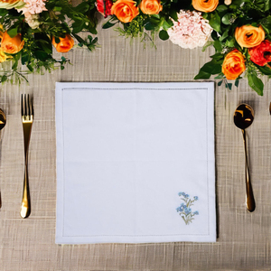 Lino puro con bordado de narcisos que evoca la renovación, ideal para espacios de comedor refrescantes, celebraciones de primavera y mesas elegantes. - Product Image 6