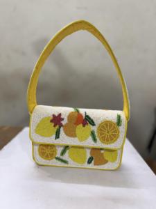 Sac bandoulière de luxe fait main avec broderie de perles et de rocailles, avec sangle réglable – Sac à main élégant et intemporel - Product Image 5