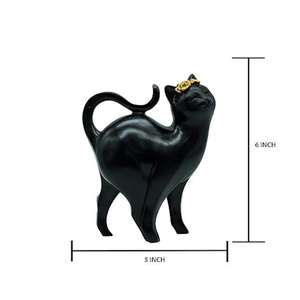 Statuette de chat porte-bonheur pour la décoration de la maison, du bureau ou des étagères. Figurine de chat en céramique noire avec couronne dorée, sculpture artistique moderne décorative. - Product Image 4