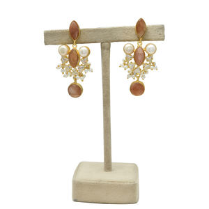 จี้รูปทรงหยดน้ำประดับมุกน้ำจืด พีชมูนสโตน และคิวบิกเซอร์โคเนีย สไตล์วินเทจ คริสเตียน ดีไซน์โดดเด่น ชุบทอง 24K บนโลหะทองเหลือง เหมาะสำหรับงานแต่งงาน ผู้หญิง - Product Image 3