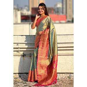 Sari en tissu pur gris tissé avec des fils zari et des tissages contrastés pour les robes de cocktail - Product Image 1