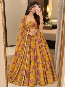 Ensemble Lehenga Choli en soie Taby de qualité supérieure, jaune moutarde, à fleurs, longueur au sol, avec dupatta orné, pour mariage, fête et occasions spéciales |   Indien - Product Image 2