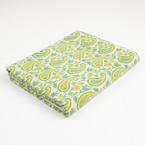 Tissu en coton cambriqué imprimé floral Dabu Sanganeri fait main pour chemises de filles - Product Image 1