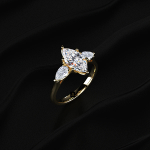 Anillo de compromiso con diamante talla pera cultivado en laboratorio, disponible en oro amarillo, blanco o rosa, elaborado en opciones de oro o plata. - Product Image 4